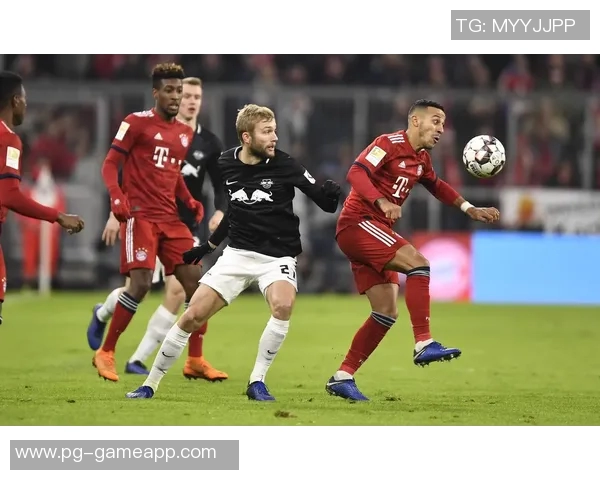 足总杯精彩对决拜仁逆转莱比锡全场沸腾的瞬间解析